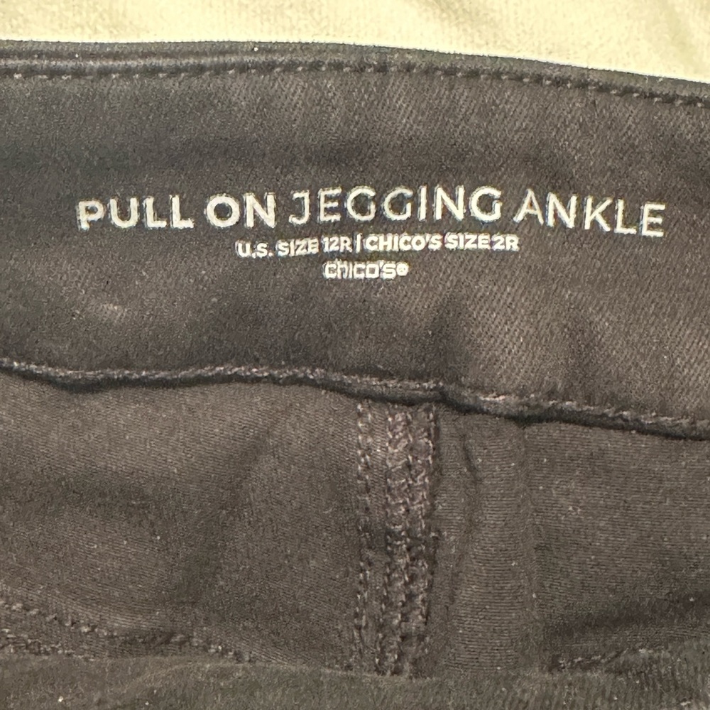 Chico's Black Pull-On Jegging Ankle with small sequins